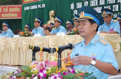 Thiếu tướng Lê Huy Vịnh, Phó Tư lệnh Quân chủng PK-KQ phát biểu Khai mạc hội thao